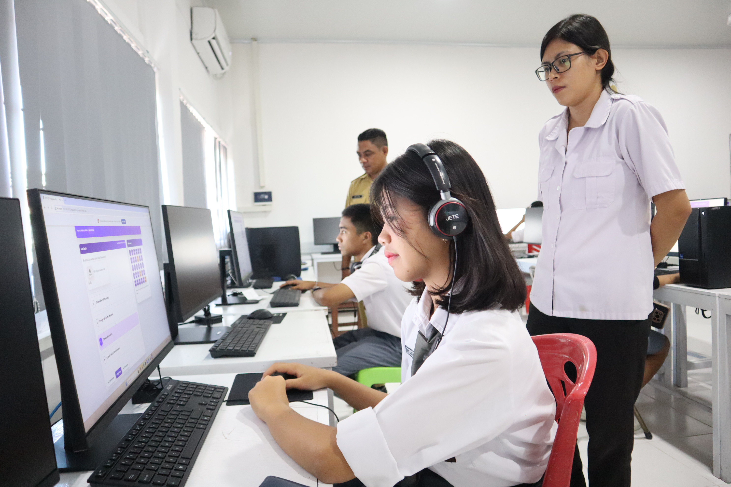 SMK Negeri 1 Kupang Menggunakan Aplikasi Inovasi Guru TKJ NTT CBT Dalam Ujian SAS Tahun Ajaran 2026-2027