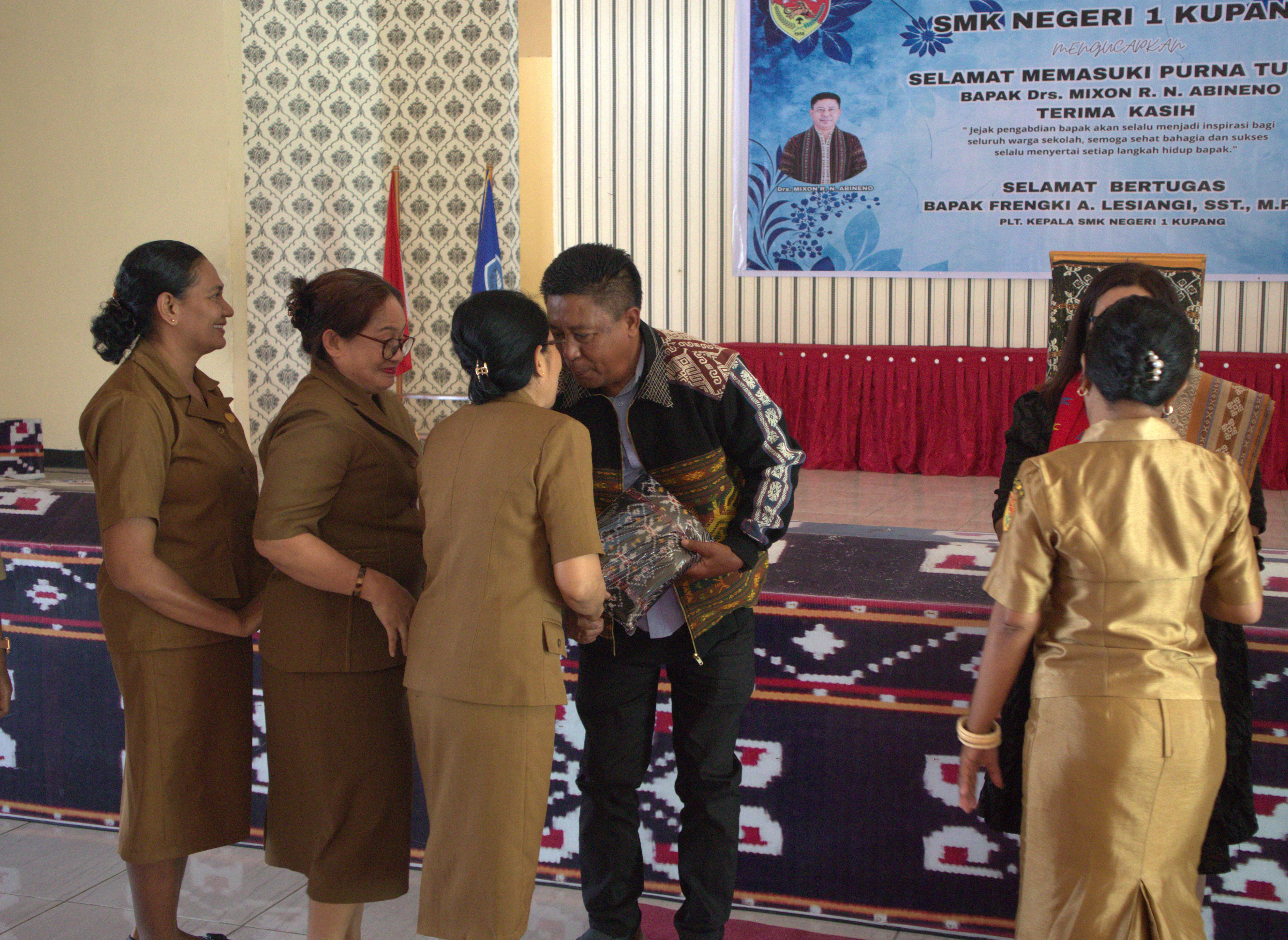 Temu Pisah Mantan Kepala SMKN 1 Kupang